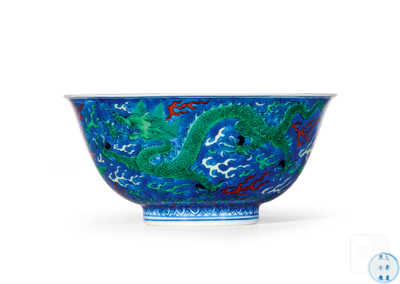 清康熙 青花地五彩赶珠龙纹碗 - 图1